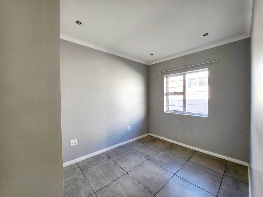 To Let 3 Bedroom Property for Rent in Lovemore Park Eastern Cape
